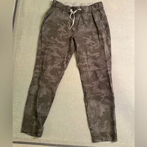 Womens black Lululemon Camouflage Jogger Pants